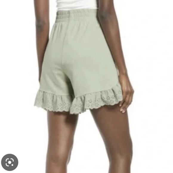 Vero Moda NWT Juna Ruffle Pull On Hi Rise Shorts Sz M Elastic Waist Sage Green - Picture 2 of 6
